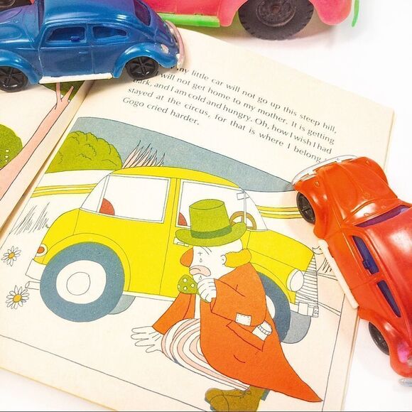 Vintage VW Toy Bundle Plastic Cars & Book - Picture 15 of 16